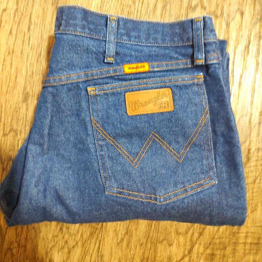 Wrangler Men's Fire Resistant Cat 2 Size 40/30 Blue Jeans
